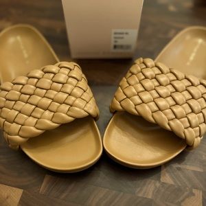 Loeffler Randall Sonnie Sandal. Honey color. Excellent condition. Size 9B